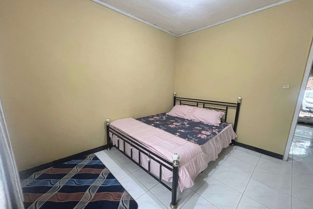 OYO 94841 Alodia Homestay Family