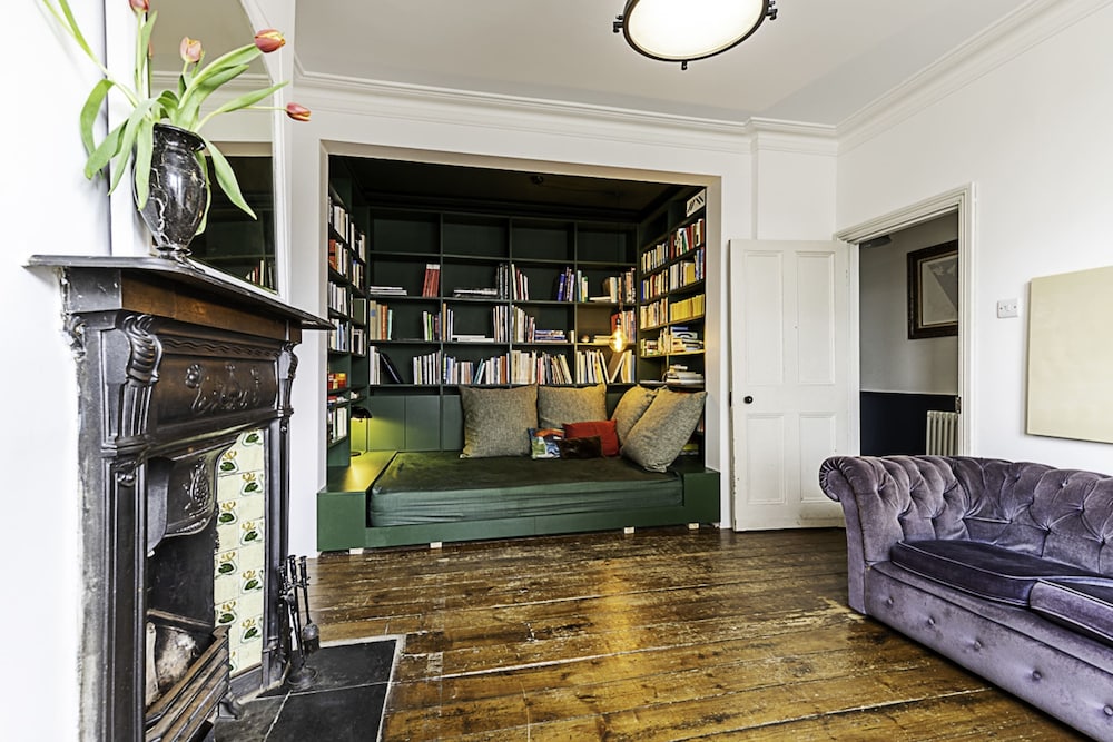 Hackney - Victoria Park: Generous 2 Bed Terrace