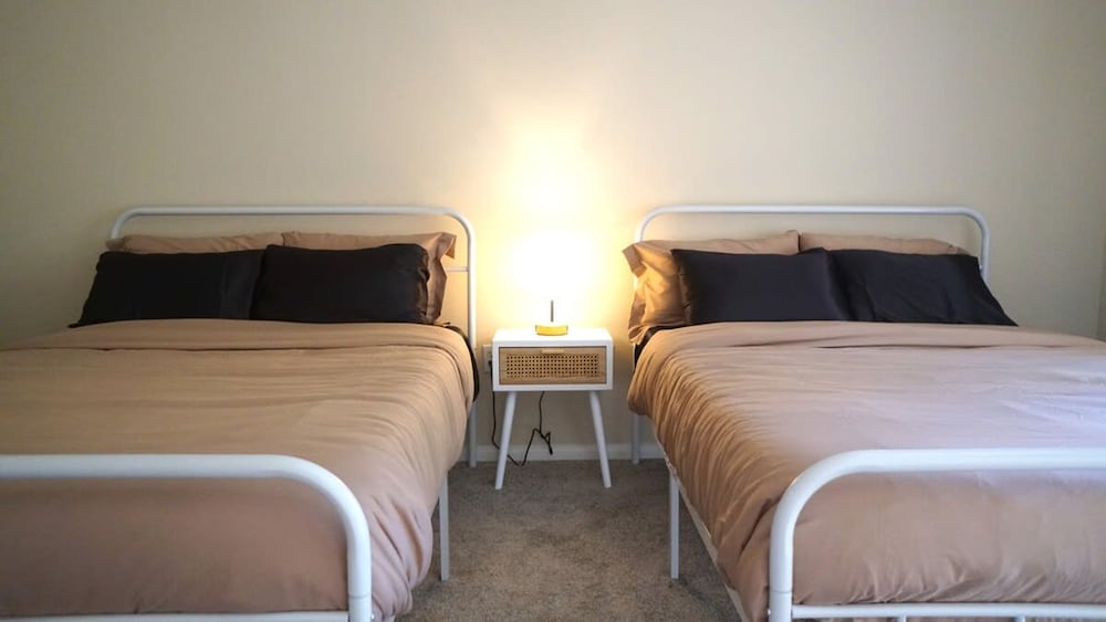 Spacious 2-br APT Near Disneyland Pool Hot Tub GYM