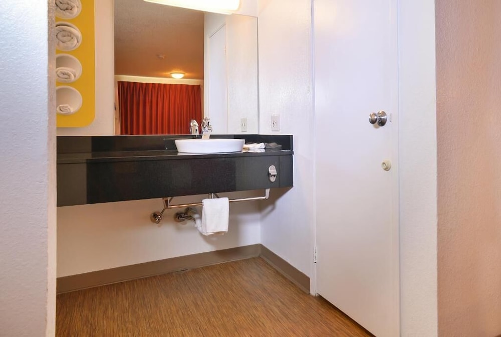 Motel 6 Saint Joseph, MO - Property Image 2