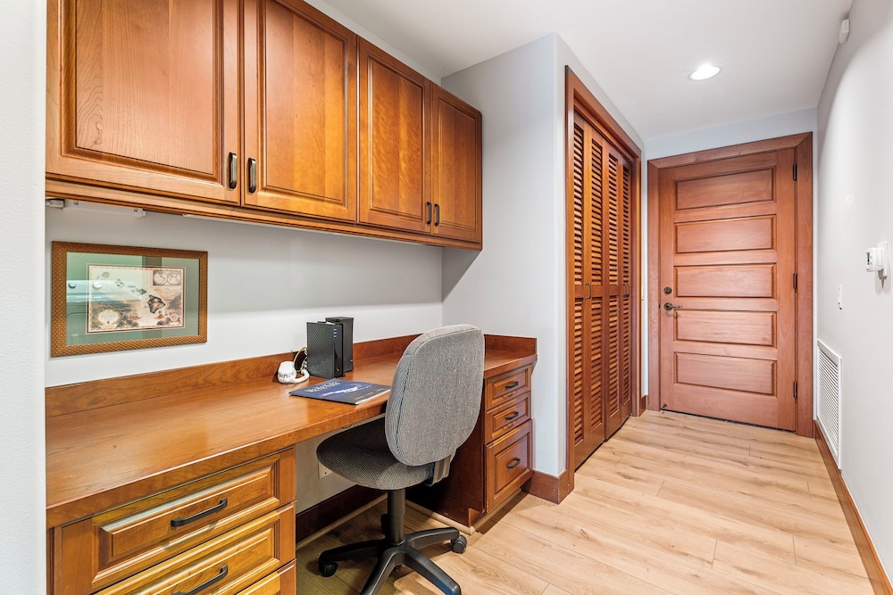 Close to Beaches & Restaurants - Spacious Townhome - Concierge Incl- Vrkcv
