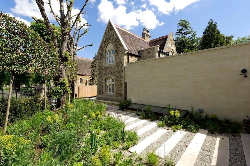 5 Bed House w/ Indoor Pool, Sauna & Private Garden - Fulham