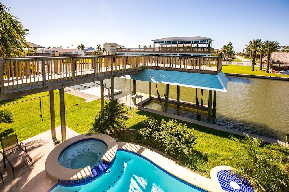 Margaritaville on the Bay by Ryson Vacation Rentals