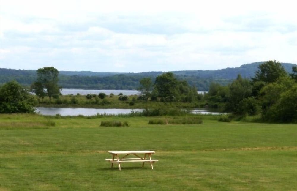 Crown Cove Cottages