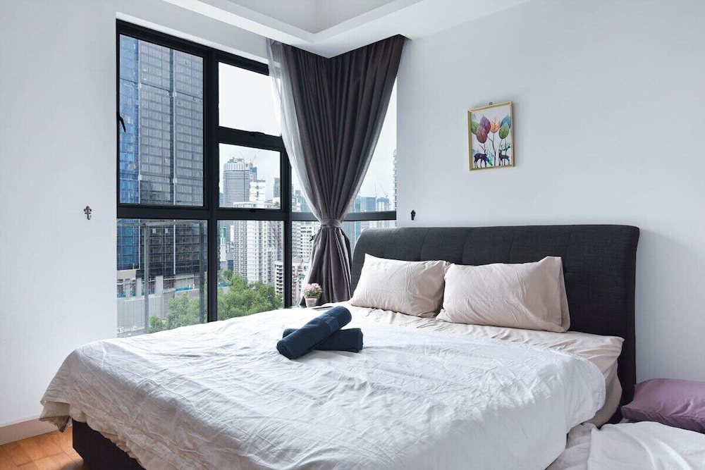 Modern High Floor 3BR Apt Bathtub Bkt Bintang