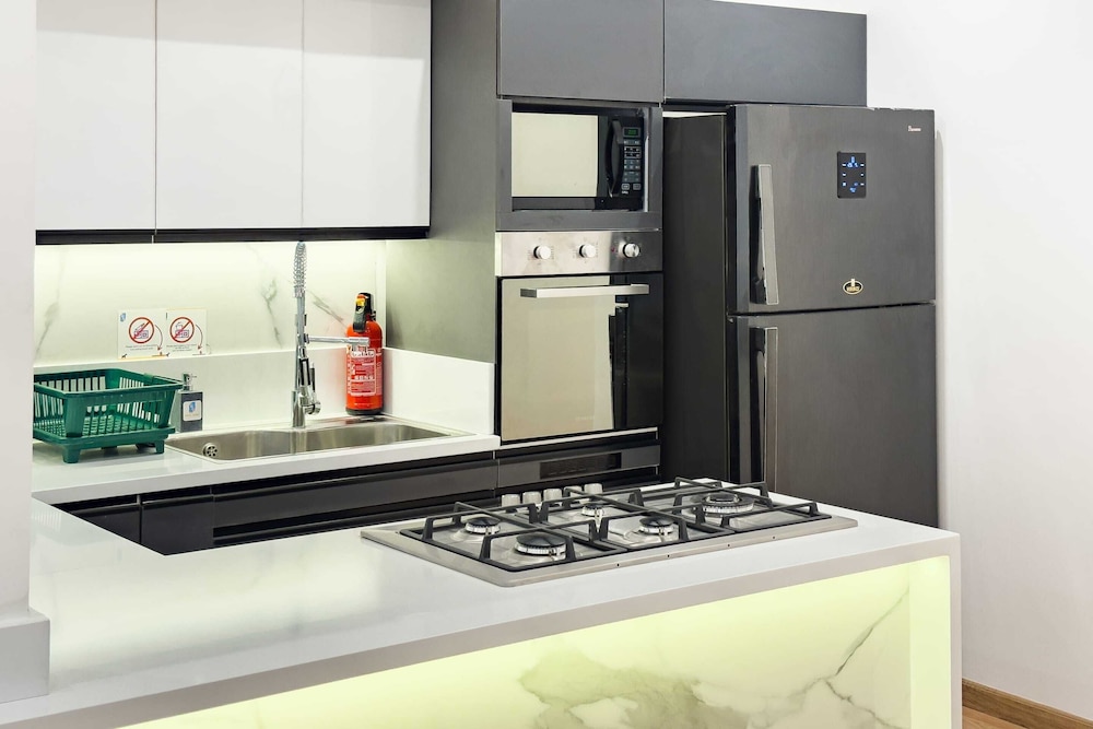 Posh & Panoramic 2bdr Rooftop 5 Min To Airport