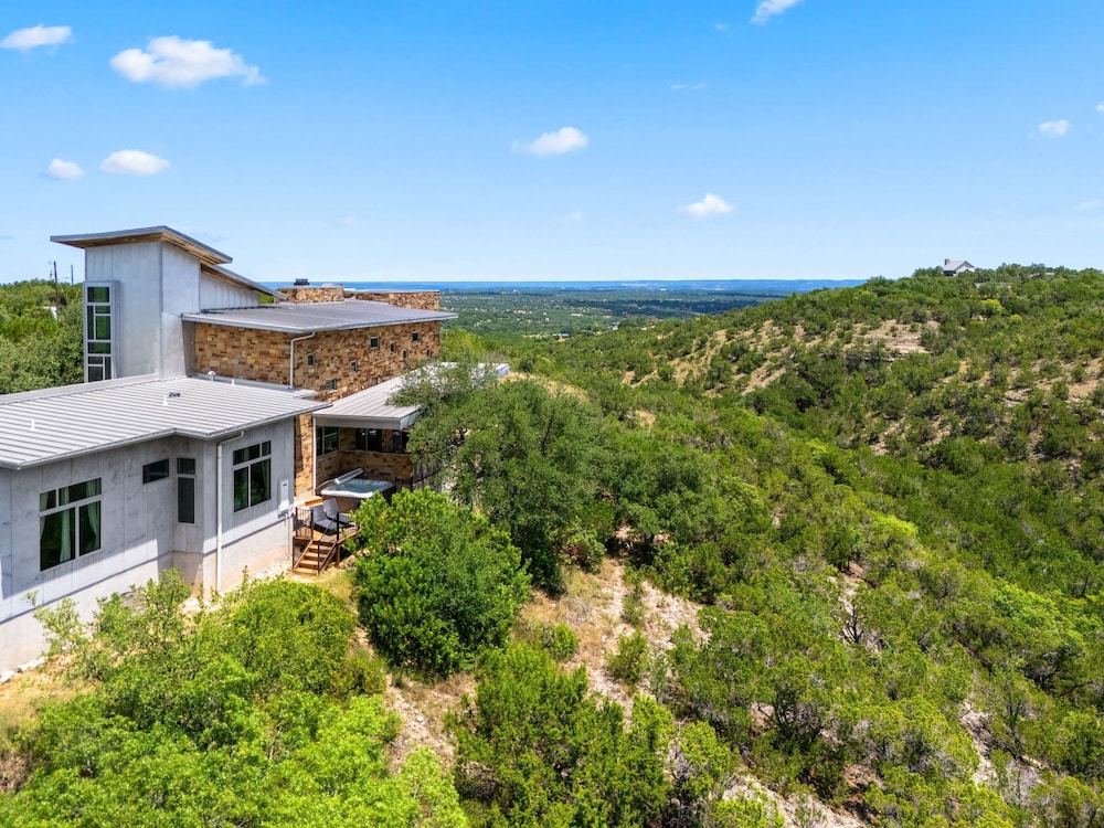 Luxury 4BR Hilltop Retreat With Scenic Views
