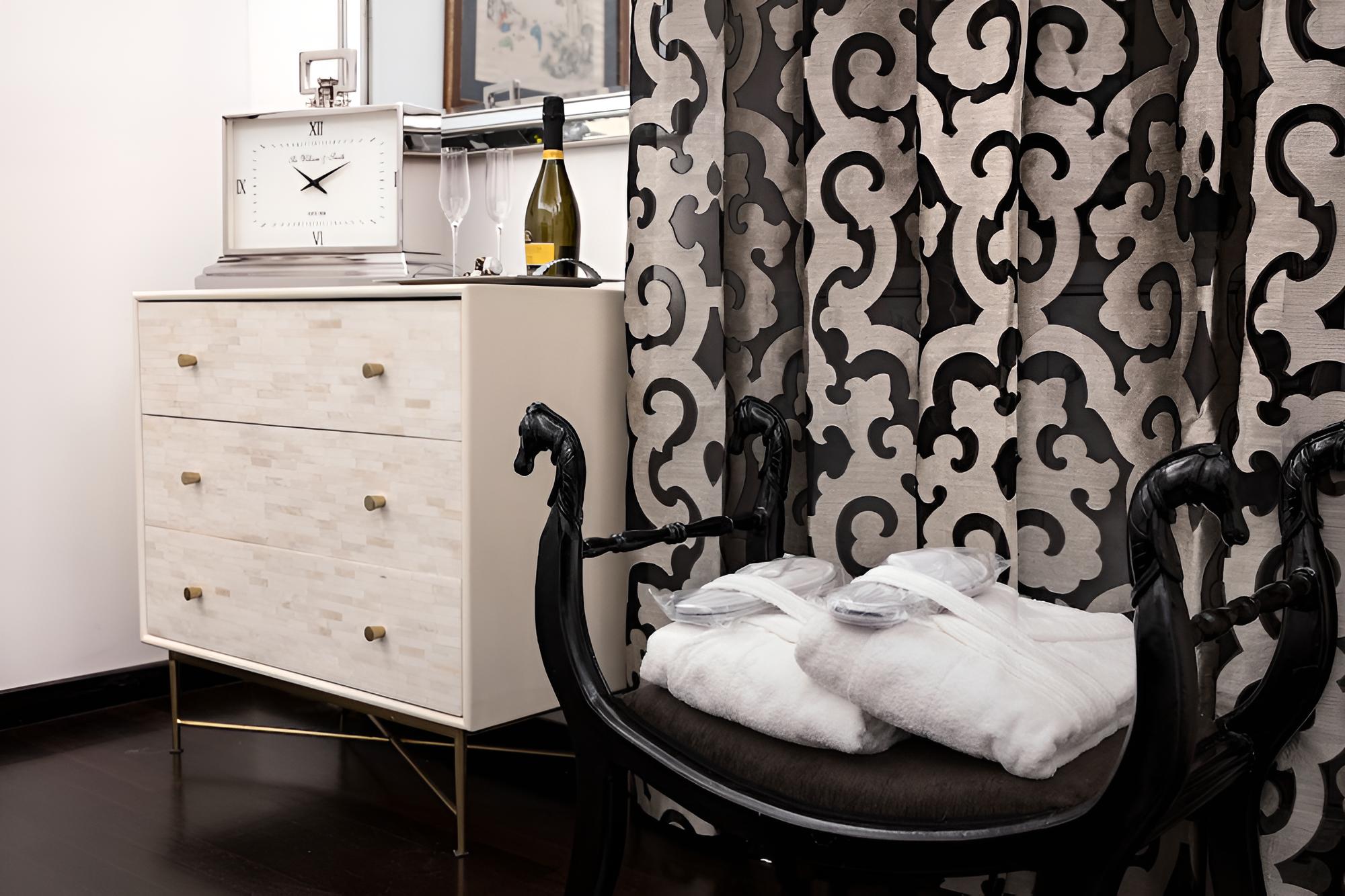 Barcaccia Luxury Suites