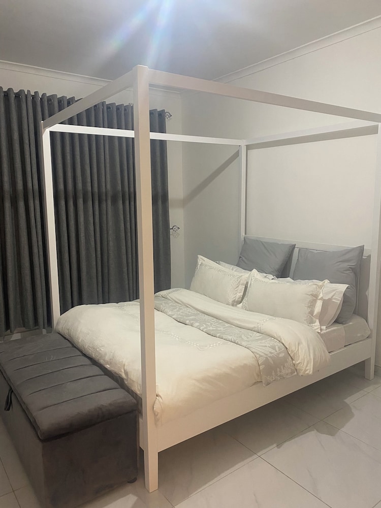 Remarkable 1-bed Apartment in Kensington Harare