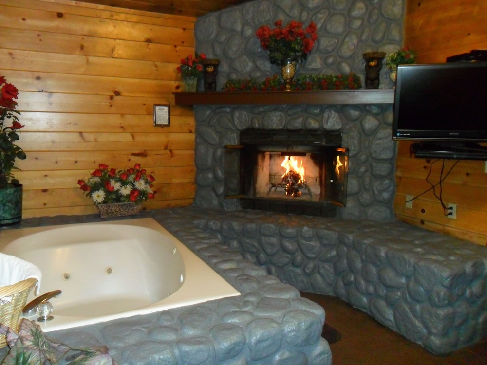 Big Bear Manor Spa Cabins