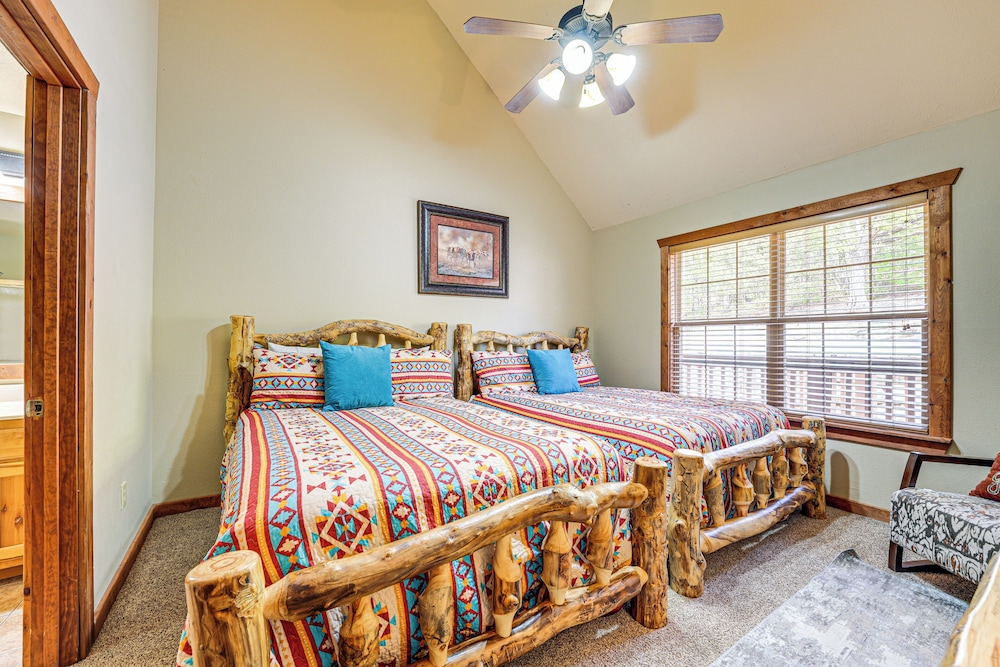 Branson West Family Cabin Near PGA Golf Course! view 2