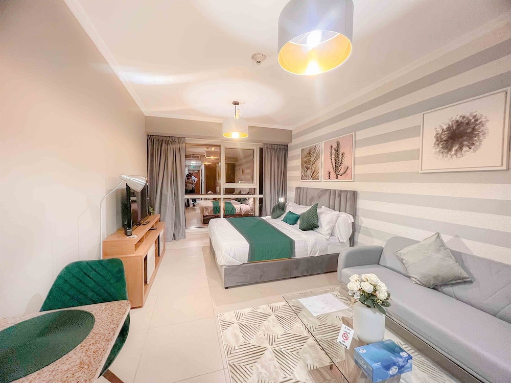 Cosmos Living Stylish Studio Near Marina