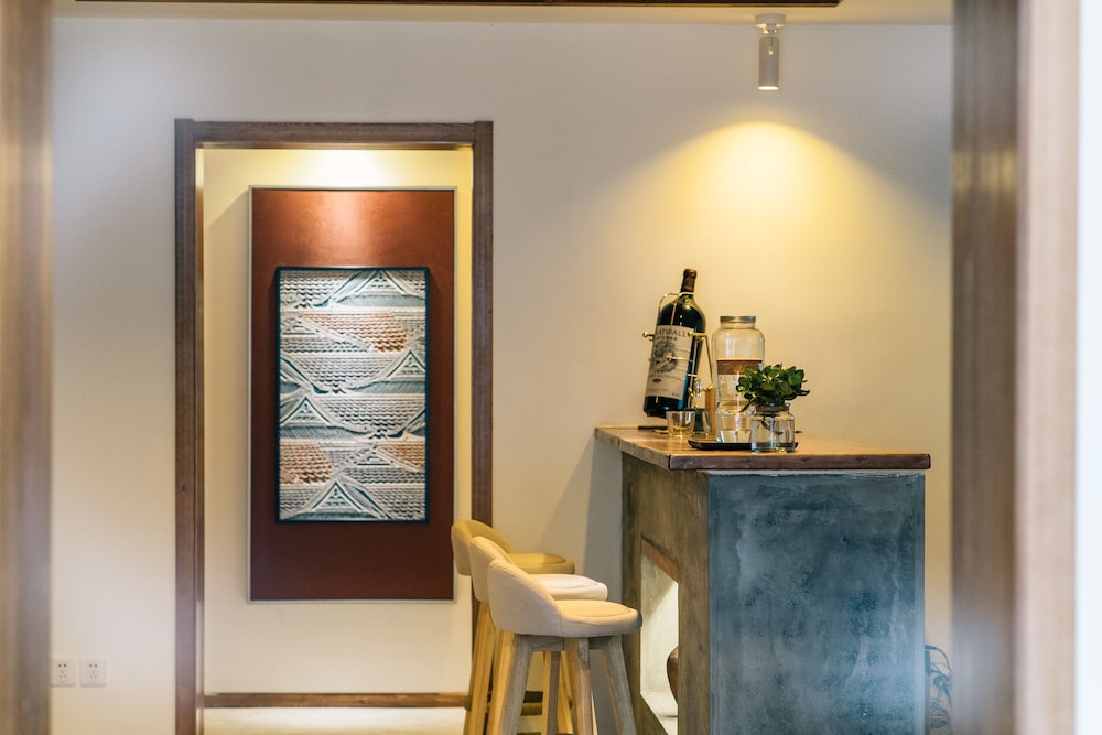 VINAWHISPER Boutique Hotel