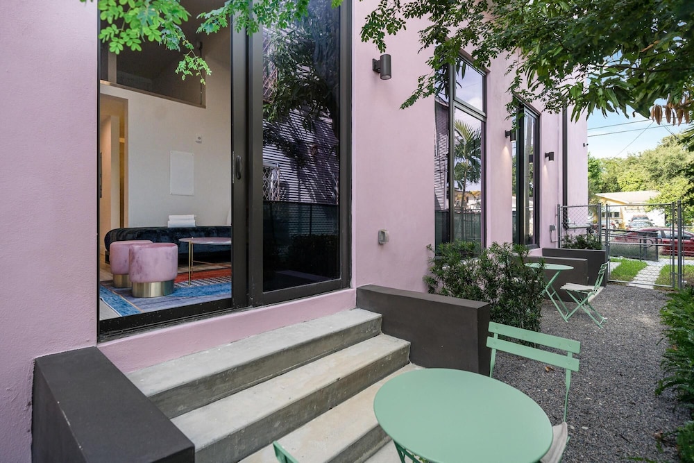 Pastel Apartments