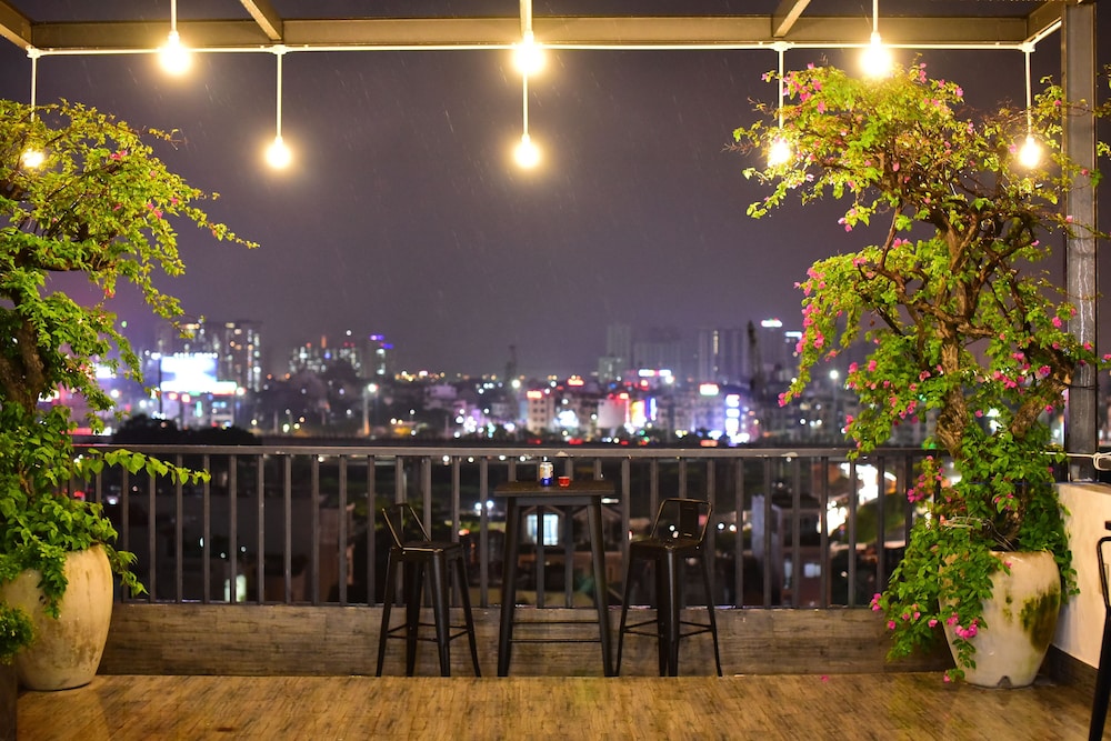 Karta Riverview Apartment