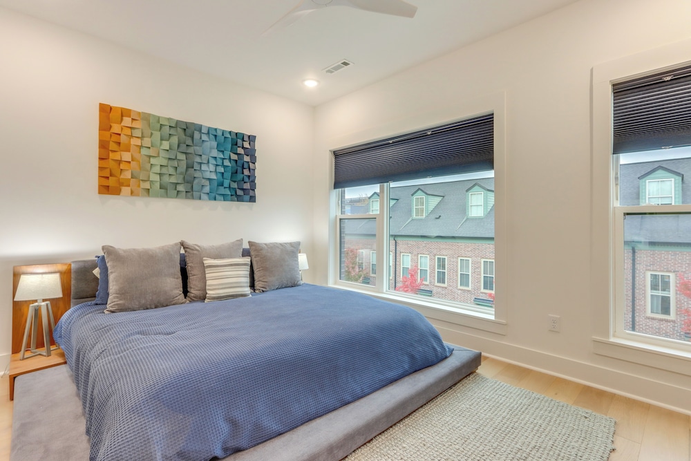 Near Downtown: Luxury Townhome in Bentonville!