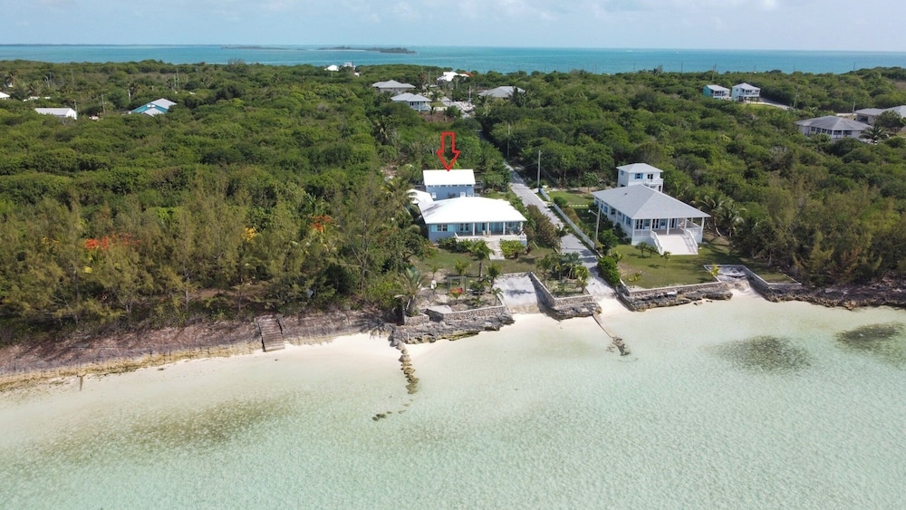 Caribbean Haven: Secluded Retreat With Stunning Ocean Views