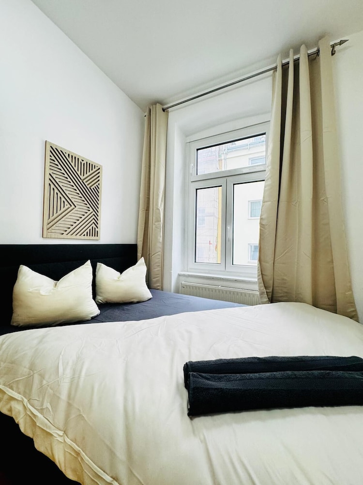 Comfy 4BR 10 Min Transport to Stadthalle