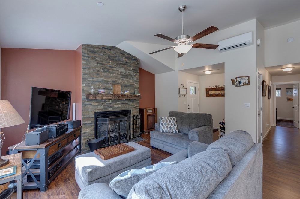A Re-styled Single Story, 3-bedroom, 2-bath Ranch Style Cabin at Silver Lake