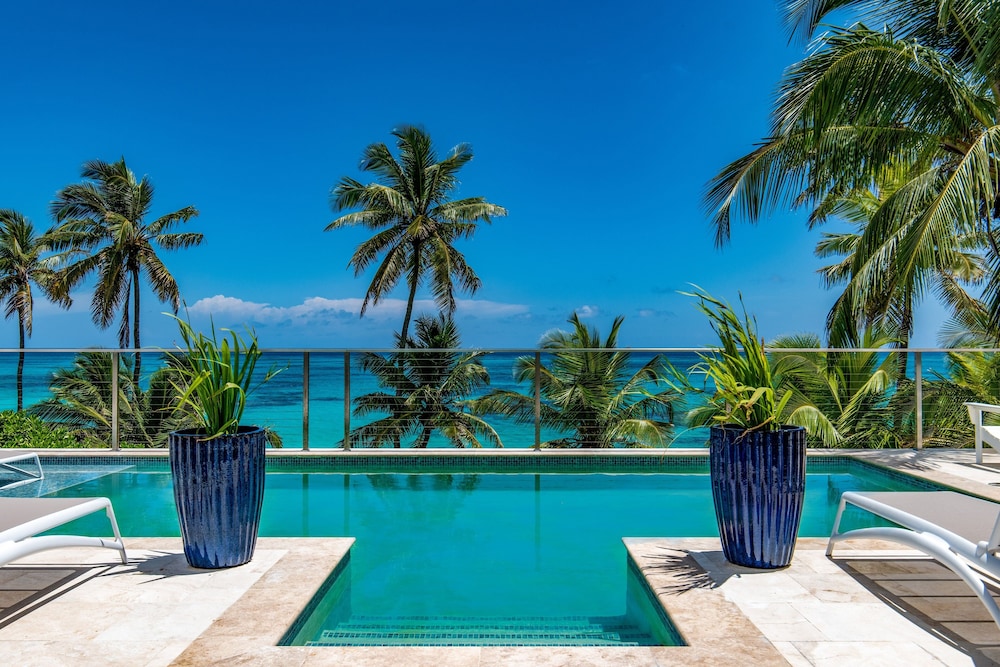 Seaduced - Brand New Luxury Beachfront Estate With Pool 4 Bedroom Home