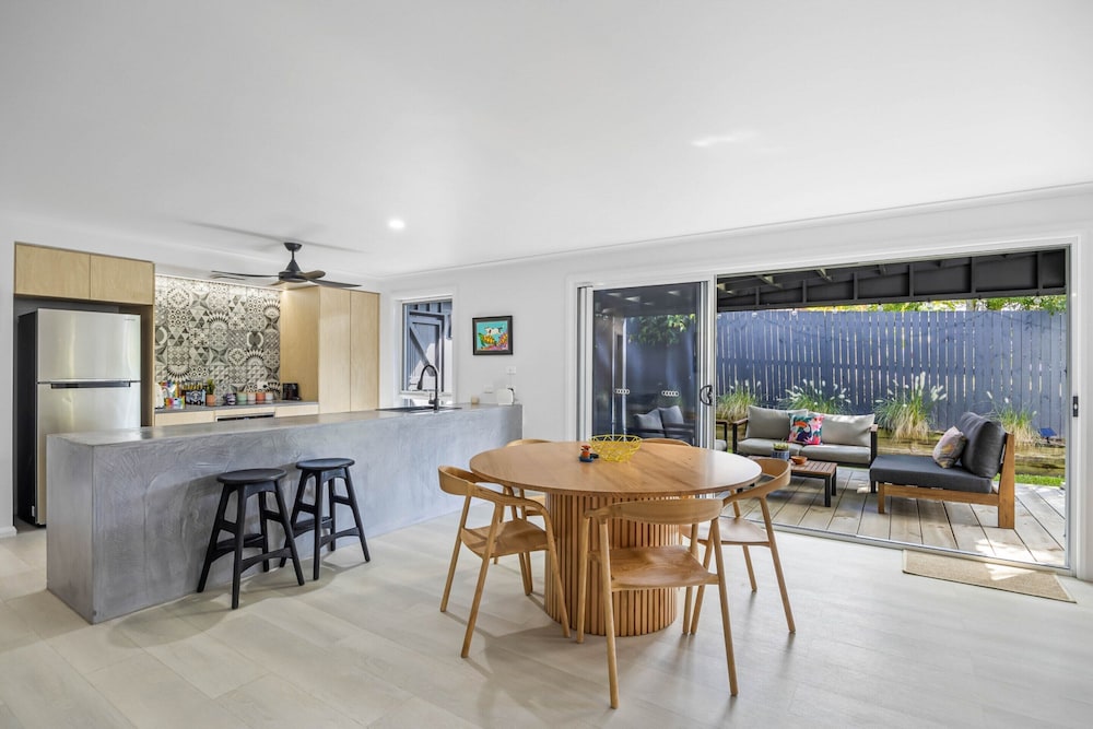 Trendy 2-bed Home With Outdoor Entertainment