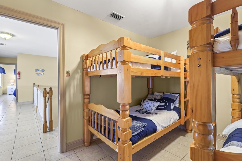 The Pelican 4 Bedroom Home by RedAwning