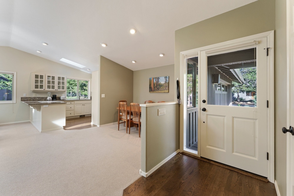 6 Dutchman 3 Bedroom Home