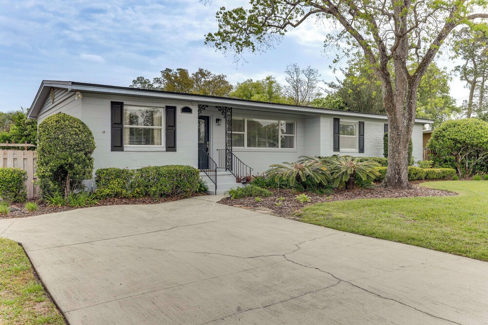 Family Home 5 Mi to Riverwalk & Jaguars Games!
