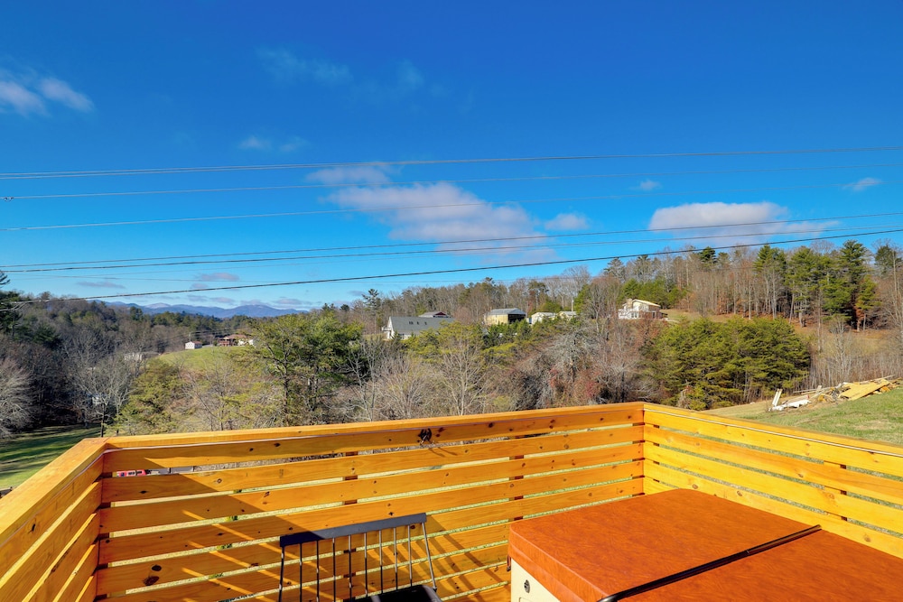 Studio w/ Loft, Hot Tub & Views in Marshall! view 5