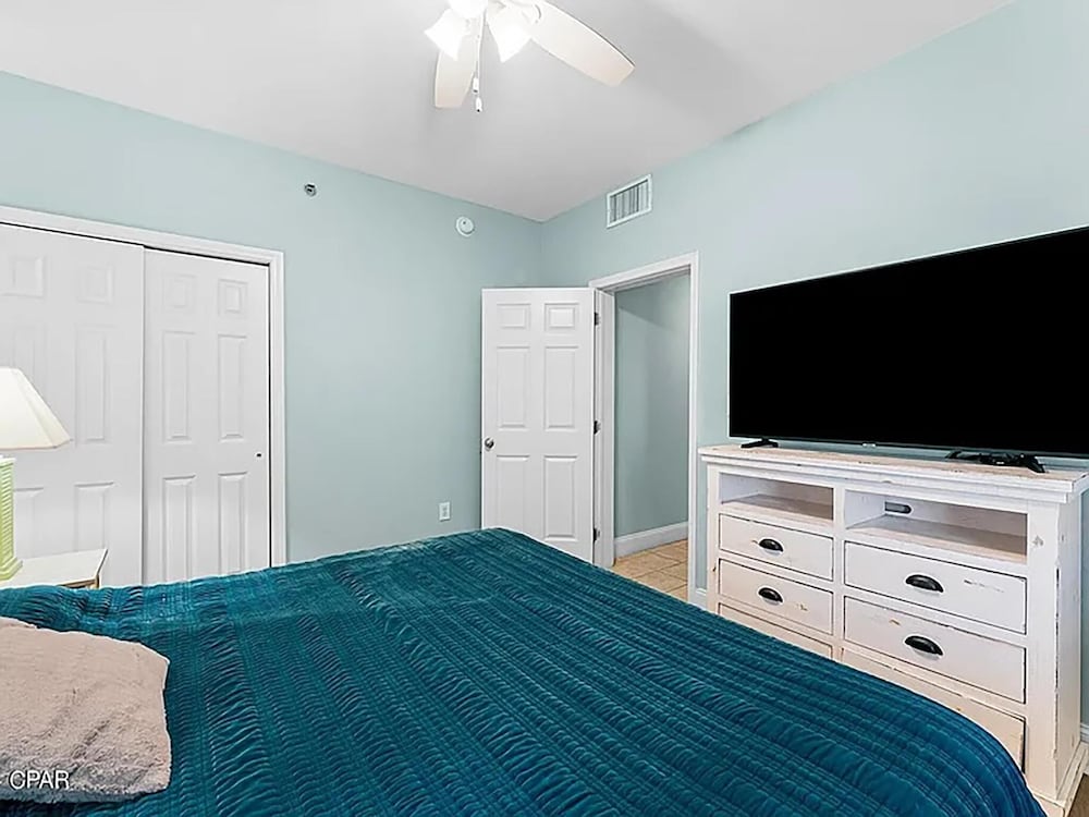 Laketown Wharf 1523