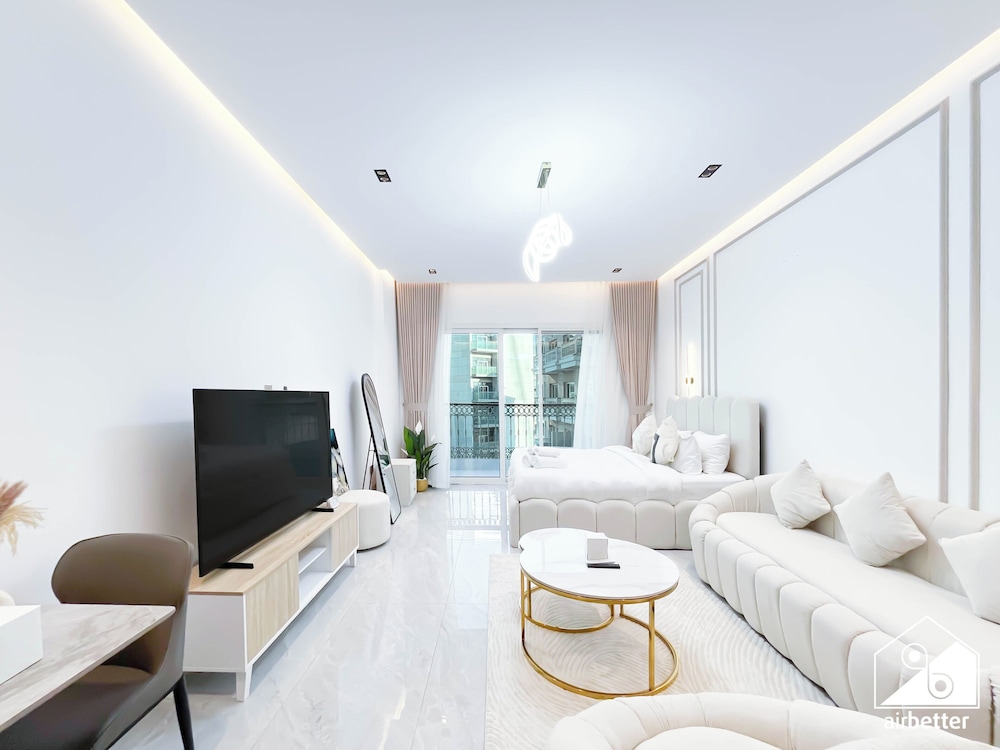 Relaxing ST Getaway Balcony, Pool & Gym Access