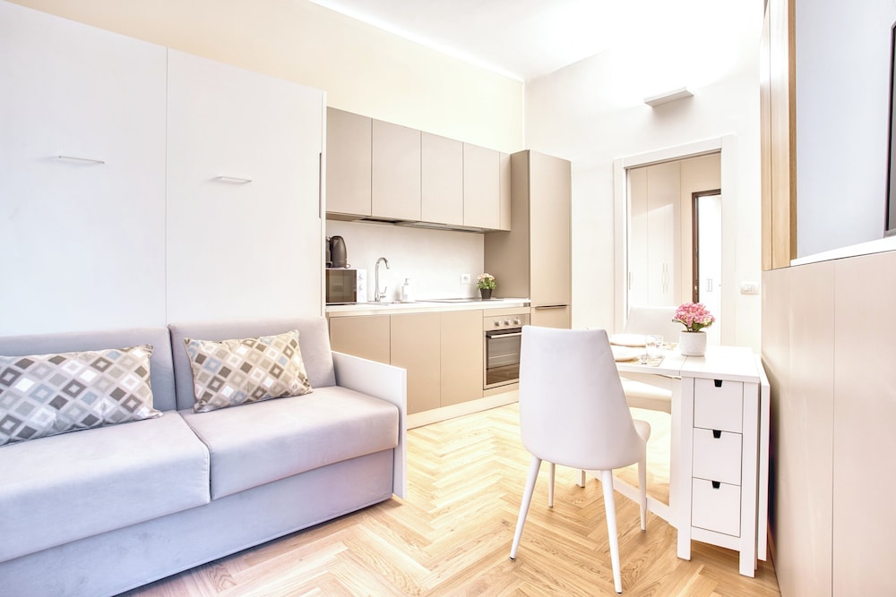 Old Milan Navigli Family Apartments