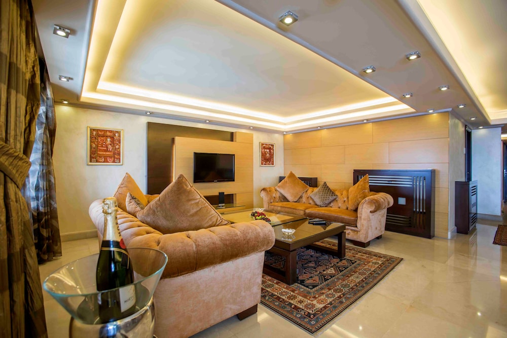 Lahoya Suites