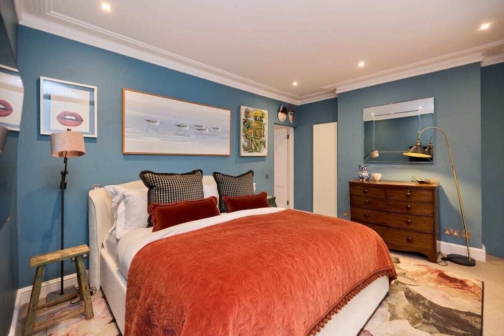The Chelsea Gem - Charming 1bdr With Balcony