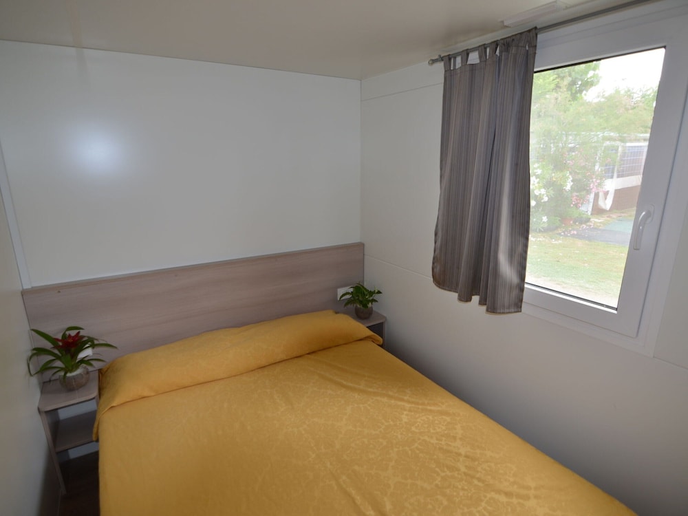 Wooden Chalet with Terrace near Beach photo 3