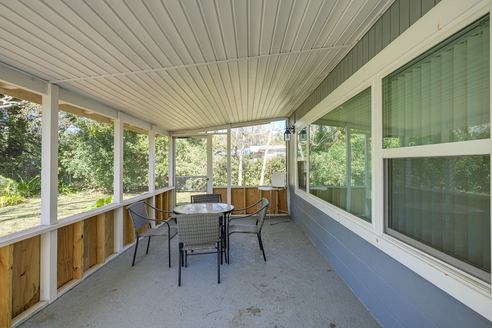 Vibrant Lakeland Home: 1 Mi to Lake Hollingsworth!