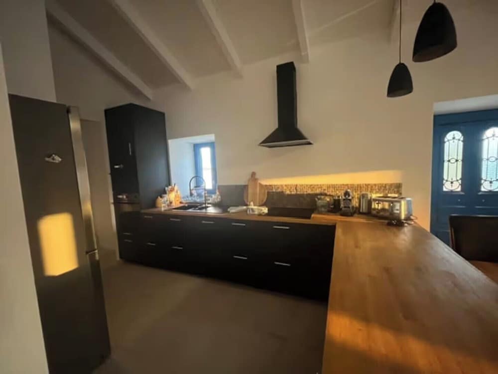 The White House Evgrious, Sleeps 4, Close to Beach photo 2