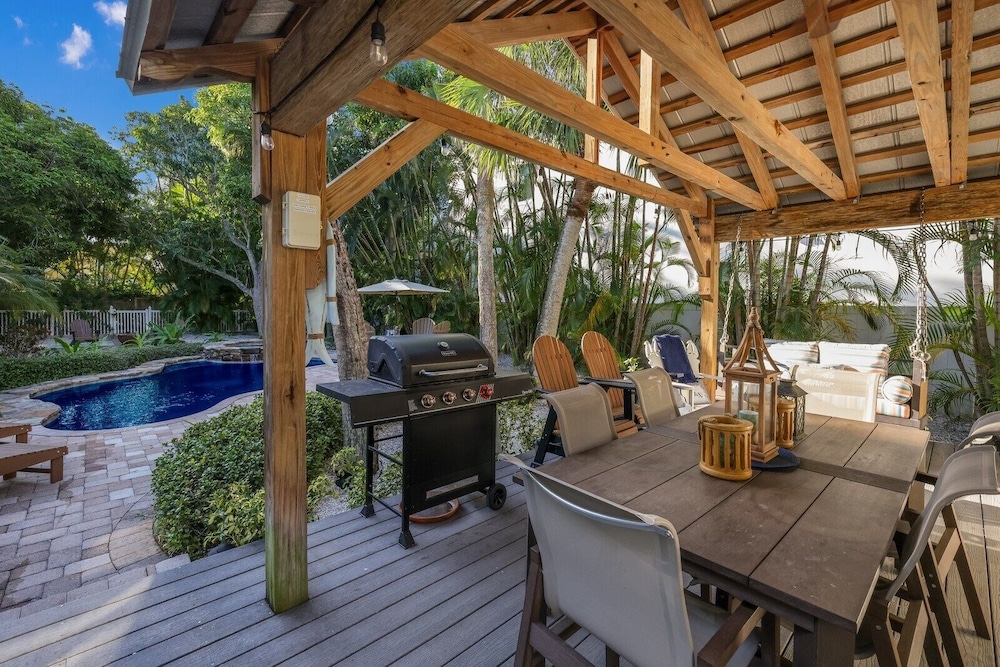 Shady Mango 2 Bedroom Home by RedAwning view 4