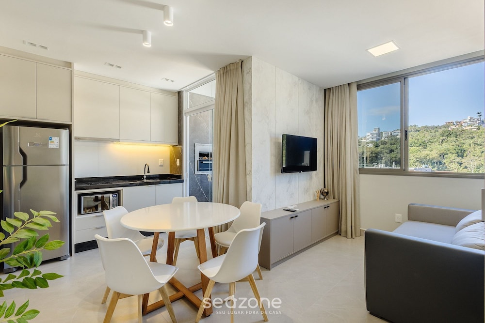 Your Exclusive Stay With Pool and Jacuzzi Just 500 Meters From the Beach - ELF