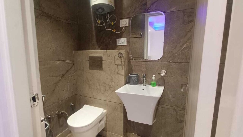 Hotel Red Chilly Adarsh Nagar
