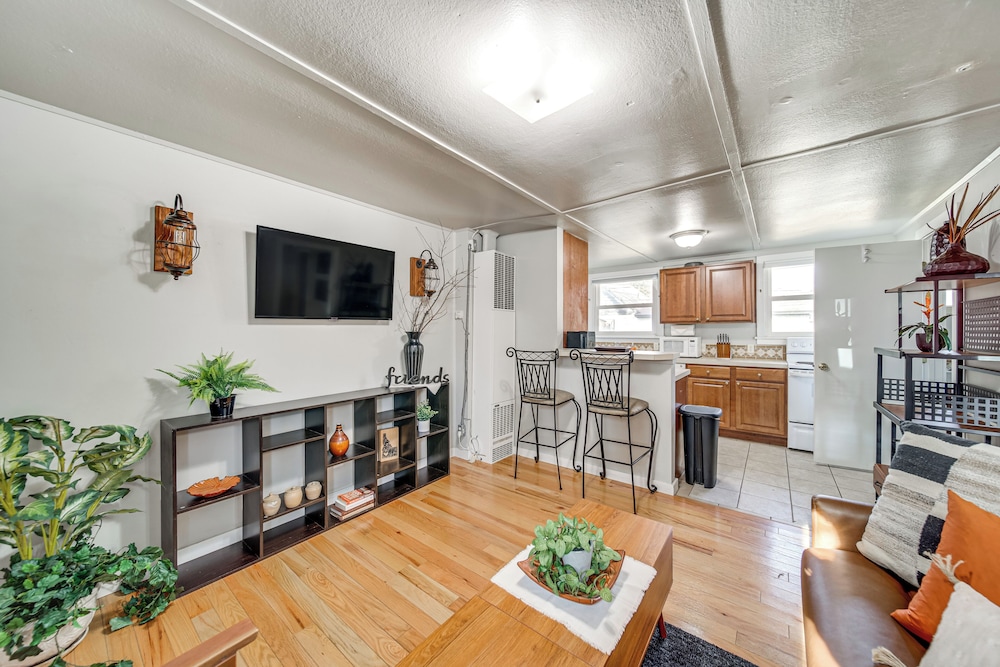 1 Mi to Camels Back Park: Boise Studio w/ Patio!