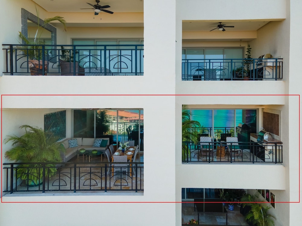 Ocean Front Amazing Views and Location Sleeps 8