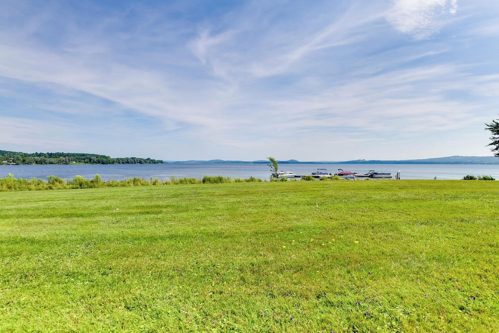 Community Boat Dock: Lake Memphremagog Condo!