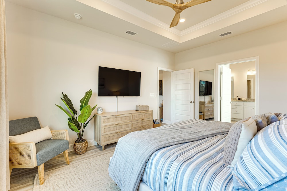 Walk to the Beach: Stylish Home in Port St Joe!