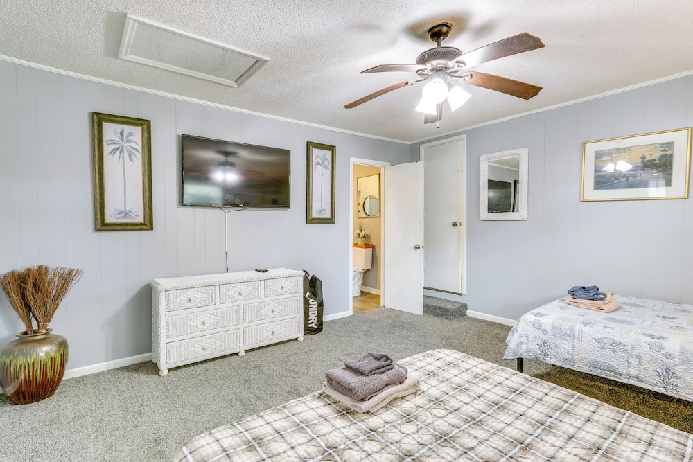 1 Mi to Sands Beach: Walkable Island Home w/ Yard!
