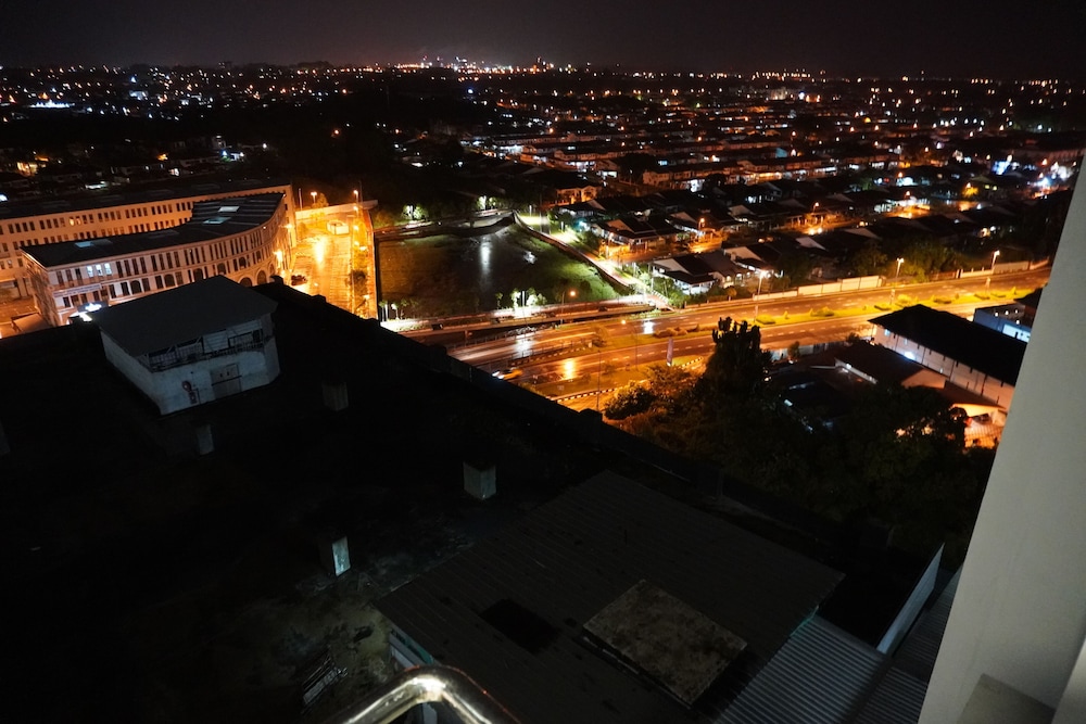Luco Apartments Viva City Megamall photo 3