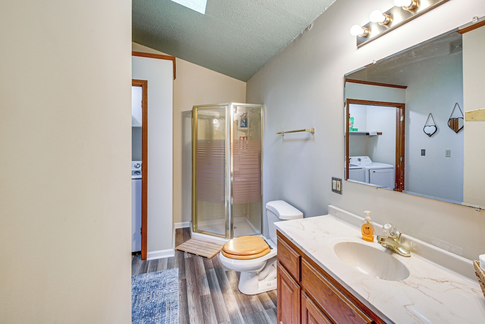1/2 Mi to Desoto Lake: Hot Springs Village Home