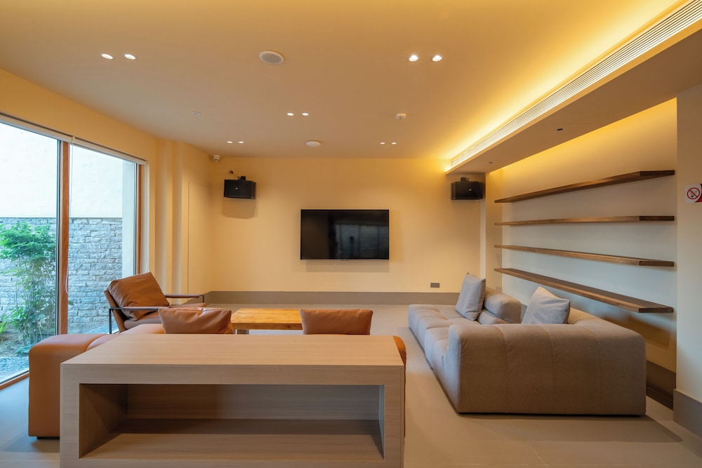 The Long Circle House