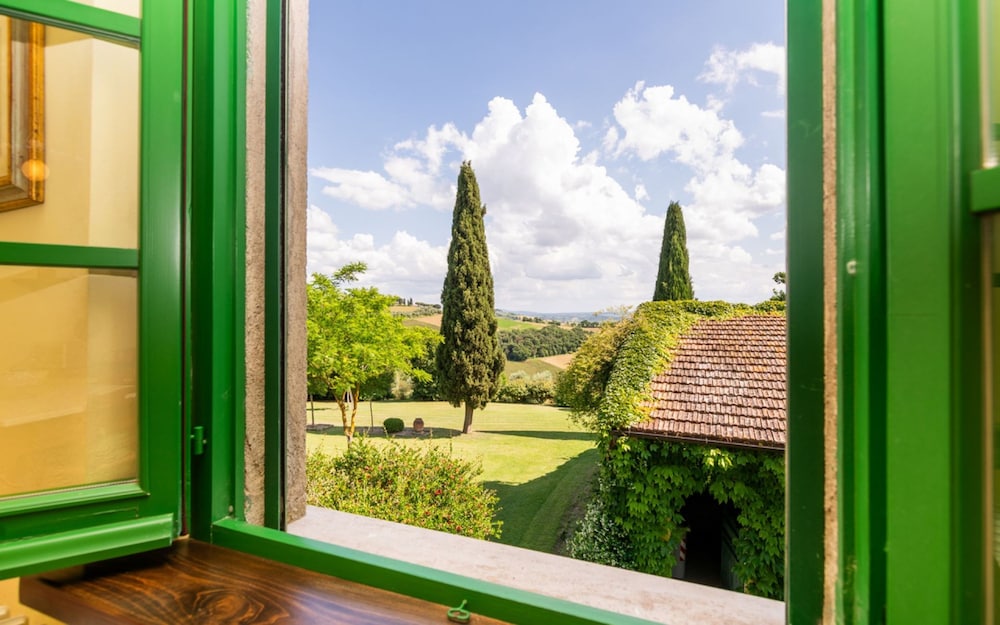 Farmhouse With Exclusive View Between Umbria and Tuscany La Godiola-albizia
