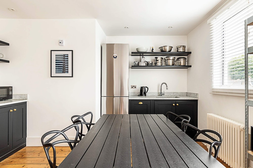 Stylish Chiswick Apartment With a Private Terrace